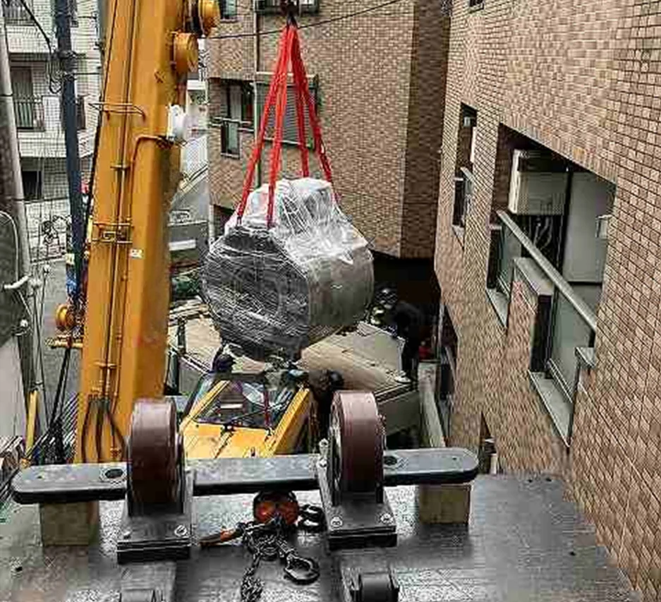 Crane lifting the MRI magnet