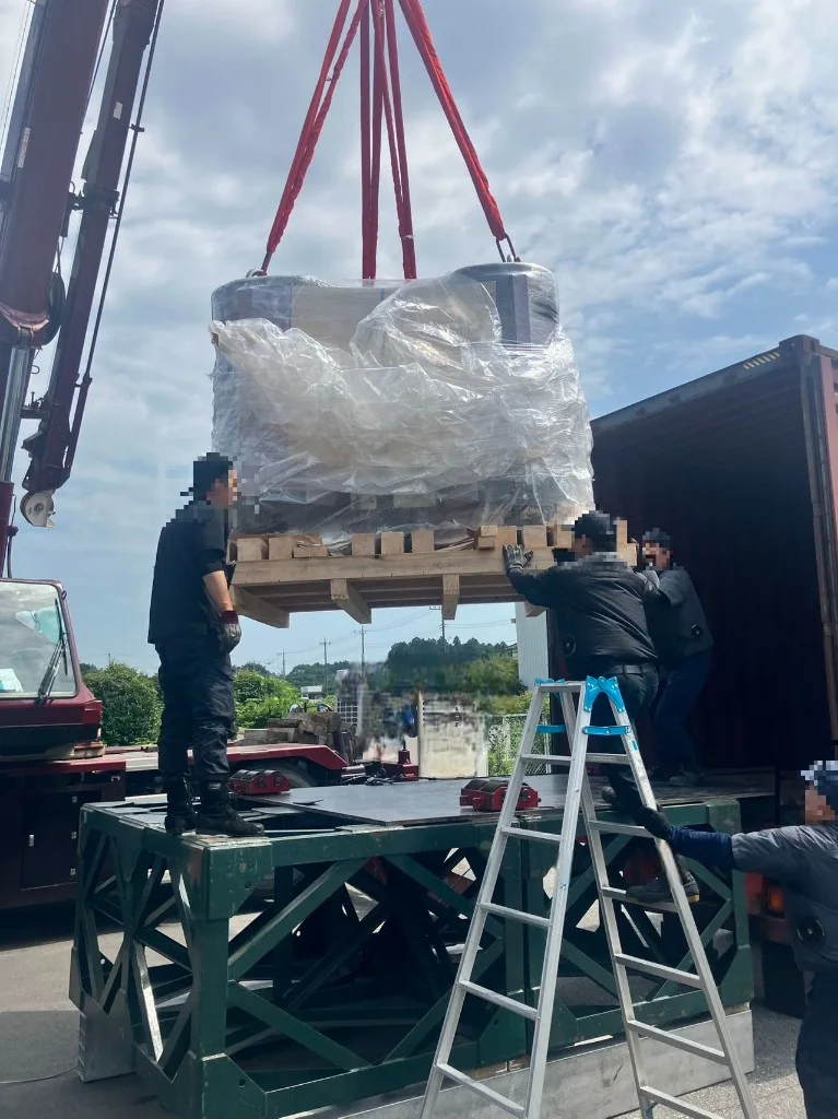 Guided crane loading