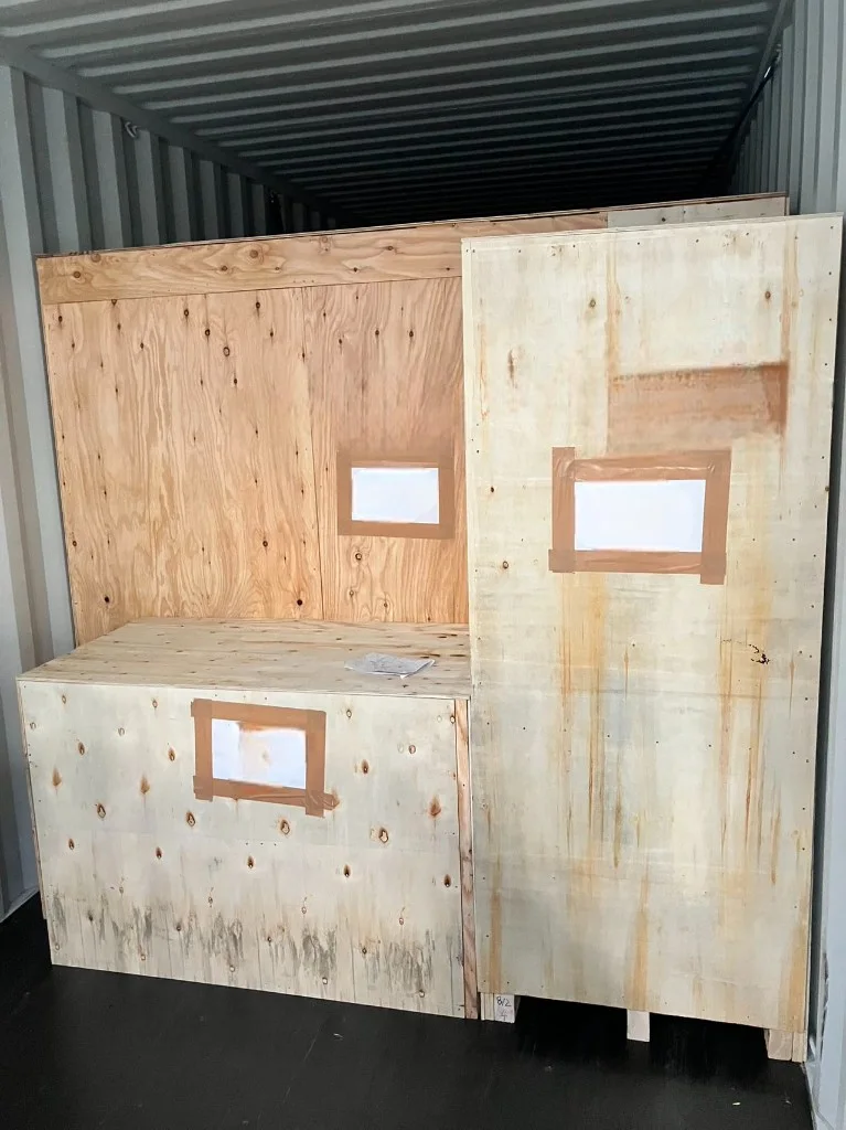 Stowing timber crates in the container